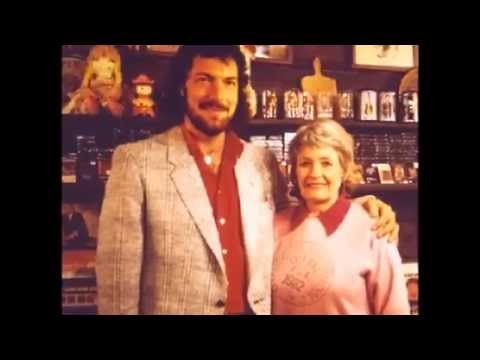 Larry speaks about "The Voice" - the song Jim Reeves never got to record.