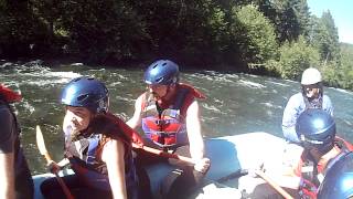 preview picture of video 'Riding the bull on the White Salmon River 2013'