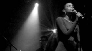 Alice Smith &quot;Moving Lights&quot; Live in NYC