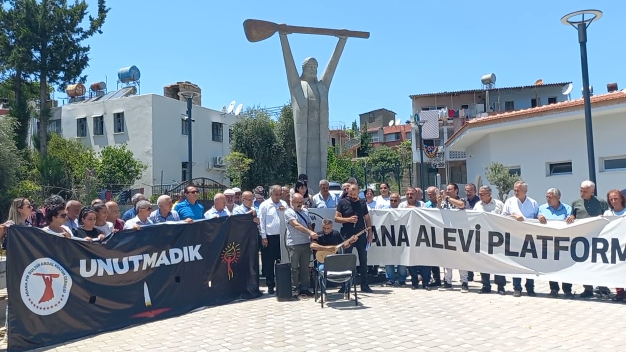 Adana'da Madımak Parkında, Madımak Katliamının 30. Yıldönümü Etkinliğinde Türkülerde Vardı.