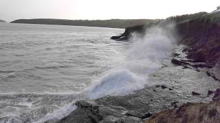 preview picture of video 'More waves at James Fort, Kinsale, Co. Cork'