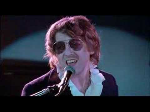 Un cerdito con su papa.. jajajja