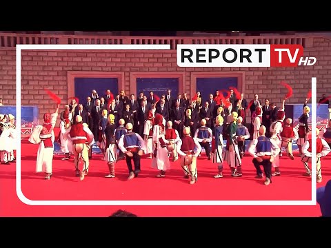 Koncert me valle popullore në samitin e BE, liderët europianë shijojnë traditën shqiptare