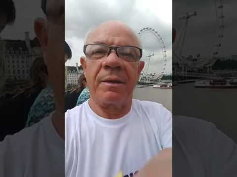 Mãe da Fome diretamente de Londres em frente ao Bing Ben
