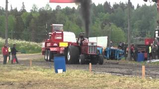 preview picture of video 'Tractor Pulling Finland Piikkiö 9.6.2012'