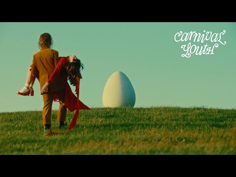 Carnival Youth - Labākā doma pasaulē ft. Evija Vēbere (Official Video)