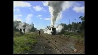 preview picture of video 'Pichi Richi double header steam train - Jun 2000.'