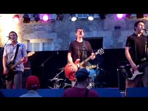 Gravity Slaves - 'This Is Life' (live)