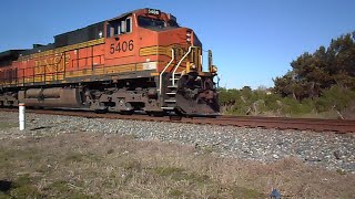 preview picture of video 'BNSF K825 Passes Dade City with 2 BNSF Engines'