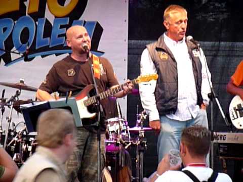 Buty a zpívající Mirek Topolánek - Mám jednu ruku dlouhou (Léto s Topolem)