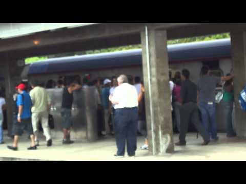 CPTM  - Crowded train at Line 8 - Diamond