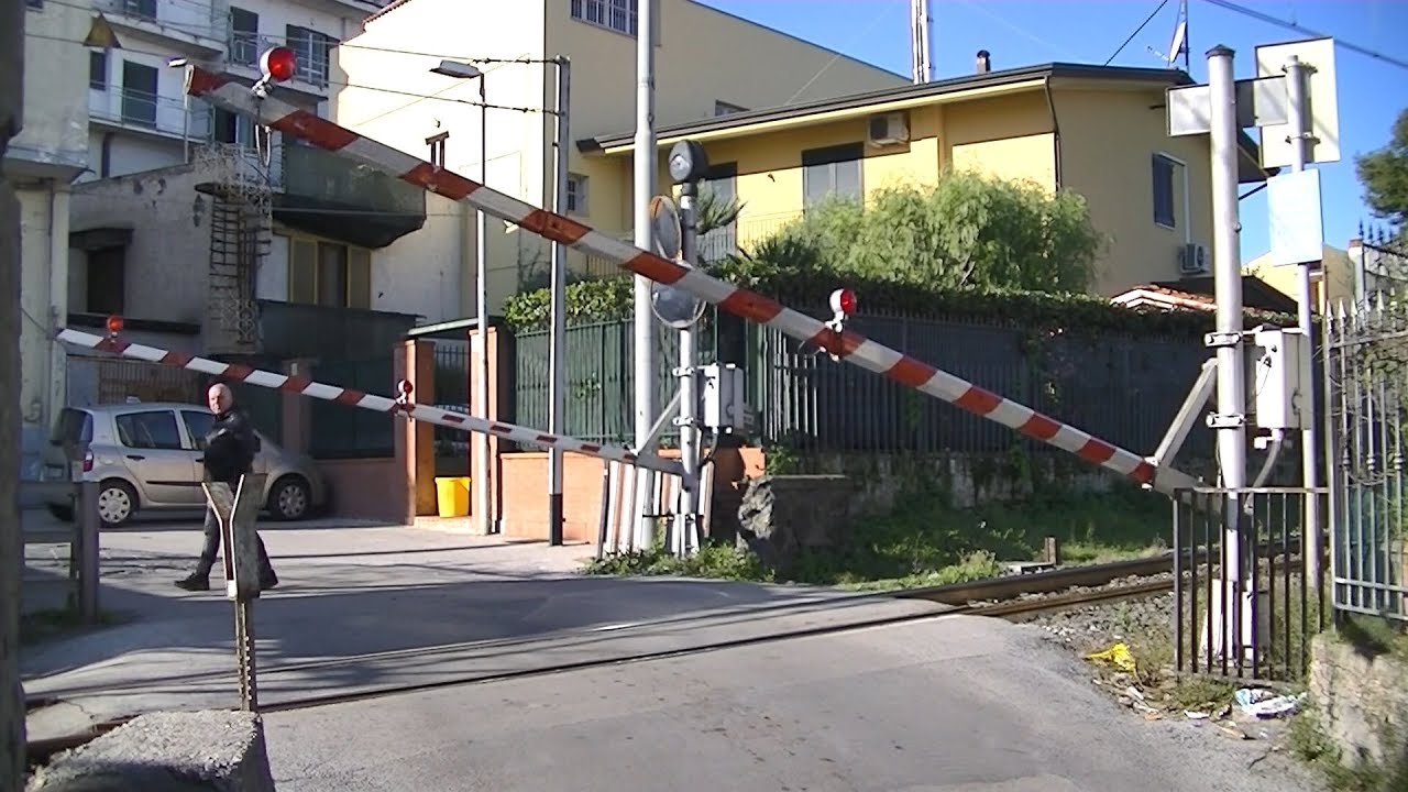 Spoorwegovergang San Giuseppe Vesuviano (I) // Railroad crossing // Passaggio a livello