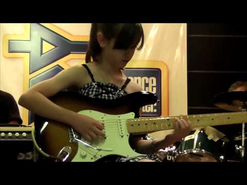 Lorena Braco (9 anos) e The Mouth Bell´s - Atlantis - The Shadows