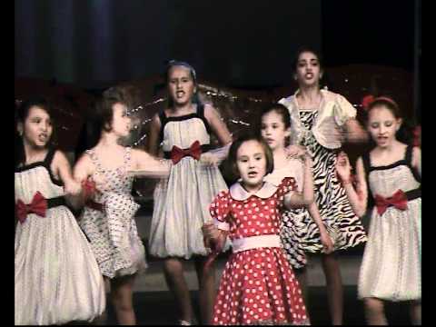 ANA ISOPESCU  la 4 ani si grupul ARMONIA - DEBUT