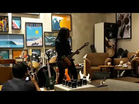 I'M IN LOVE - IVAN F DEVOTA (LIVE BLUE LAND COFFEE BANDUNG)