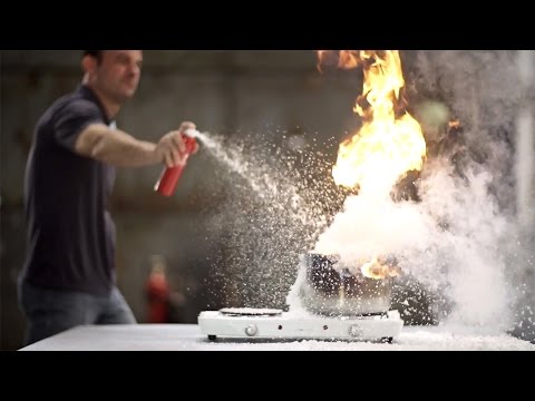 Löschspray im Praxistest: Löscht das Feuer, bevor es zur Gefahr wird.