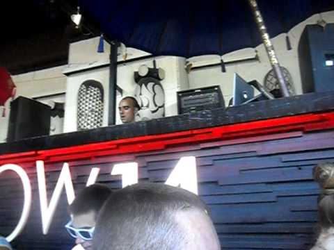 Paco Osuna playing Doin´ Ya Thang Oliver $ @ EL ROW Sunday Morning
