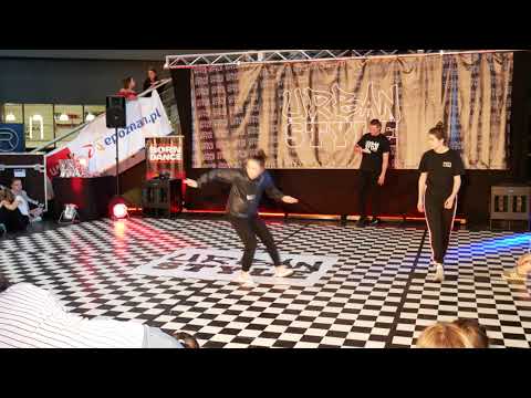 Alicja Lis (prawa) - studio RAMPA DANCE - HIP HOP 1vs1 12-16 - finał - 2 msc - Urban Style 2018