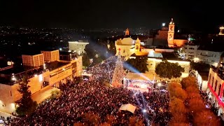 Download lagu Bethlehem Christmas tree illuminated for first time since Gaza war began mp3 Download lagu Bethlehem Christmas tree illuminated for first time since Gaza war began mp3