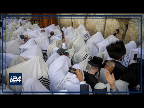 Thousands attend Priestly Blessing at Western Wall amid high tensions