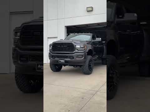 22 RAM 3500 LIMITED MEGACAB