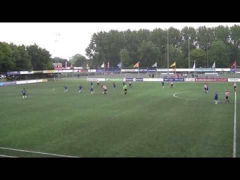 Alphense Boys ND1 - Oranje Wit ND1 vrije trap Tomas de Louw