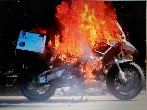 Cómo reventar un Motor y quemar una pobre Moto. How to exploit a motorcycle engine