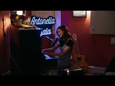 Antonella Sigala - Cine Noir (En Vivo Aniversario Cine Noir)