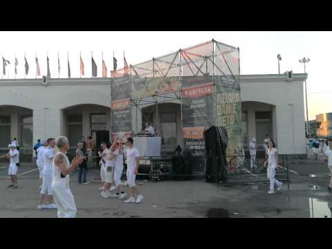 Sensation Into The Wild 2014 перед входом в СКК