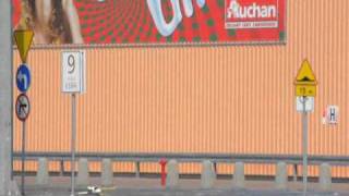 preview picture of video 'Samolot rozbił się w Auchan Rumia. Wypadek?'