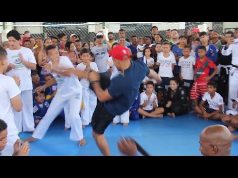 Jose Aldo разцъква капоейра в Рио де Жанейро