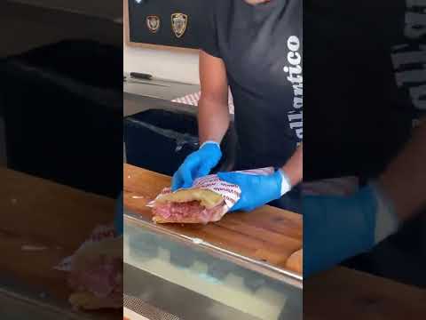 佛羅倫薩最著名的三明治現在在紐約市 #短褲 #foodinsider #sandwich #italy #foodies (Florence's most famous sandwich is now in NYC #shorts #foodinsider #sandwich #italy #foodies)