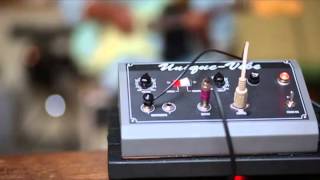 Video thumbnail for Unique-Vibe, Stratocaster (Lollar pickups), '64 Blonde Fender Bassman by JonButcher2