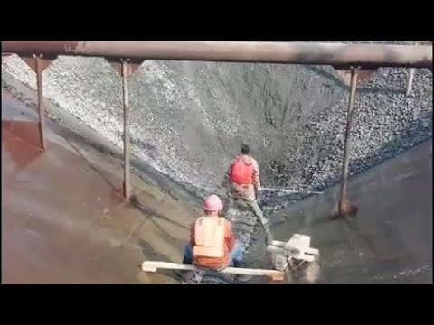Barge unloads 2300 tons of ore - vlog of work on the barge