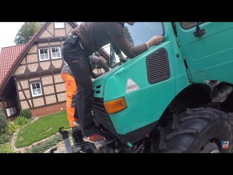 Is the U1300 still salvageable? | Removing rust and installing the windshield on a Unimog 425 | S...