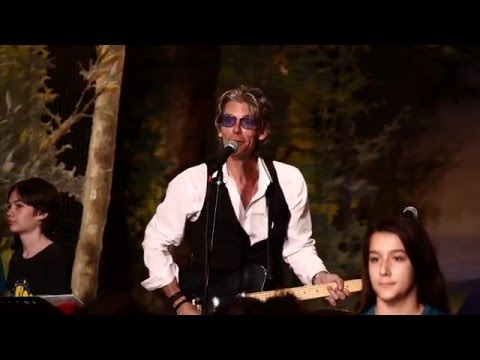 Charlie Sexton and the Barton Hills Choir - David Bowie's 'Golden Years'