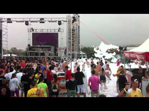 Piramide summer rave 2011 Fiesta de la espuma