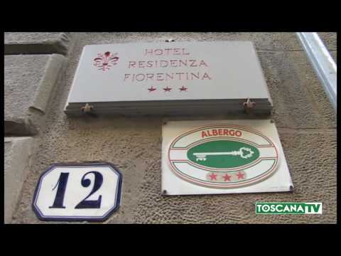 2017-08-05 FIRENZE - GRAVE AMERICANA CADE DAL SECONDO PIANO DA ALBERGO