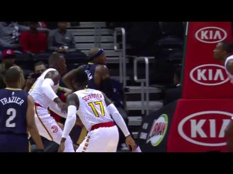 Dwight Howard blocks Dante Cunningham