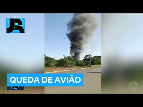 Queda de Avião em Santana do Paraíso Gera Grande Nuvem de Fumaça Escura em Cenário de Desastre