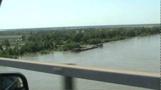 preview picture of video 'Sunshine Bridge Donaldsonville over the Mississippi River'