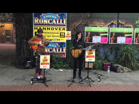 "Layla"-Cover - Natalie Palsa with "Ich Will Dich Monika"