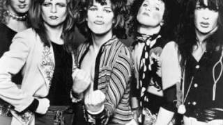 Give Her a Great Big Kiss (Live) - New York Dolls