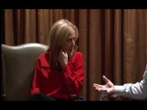 Gillian Anderson’s reaction to a blooper kiss with David Duchovny being released to the public