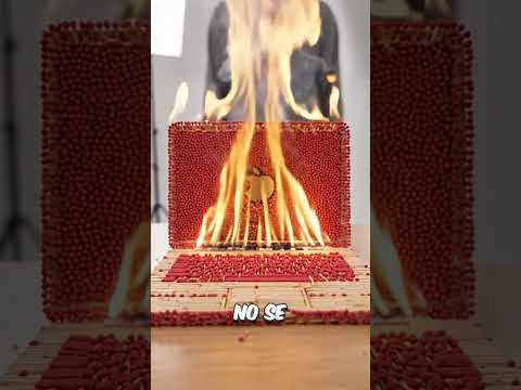 Lo único que mantenía a esta laptop viva era un sticker.