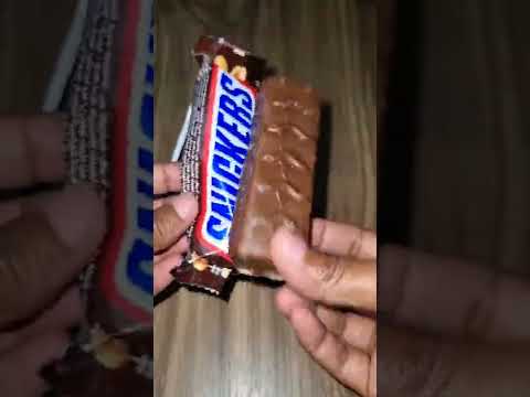 Let's Try SNICKERS CHOCOLATE BAR #GroceryStoreFinds #Shorts 🇸🇦