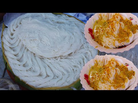 Breakfast At Phoum Russey Market - Traditional Khmer Rice Noodle With Green Fish Curry