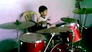preview picture of video '5 year old drummer cafourth solmerin'