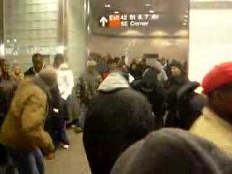 bUGgiN OUT iN 42ND sTREET mANHATTAN