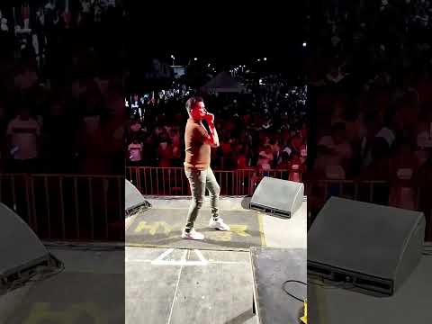 Eu tentando dançar no palco em Santana do Acaraú 😂🔥